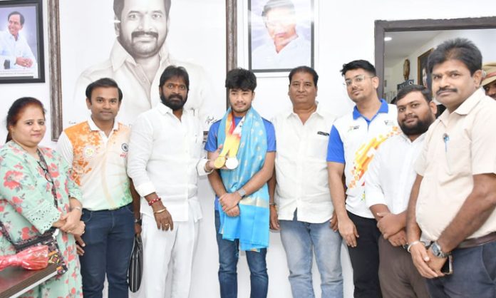 Minister Srinivas Gowd greeted gold medalist Dhanush Srikanth