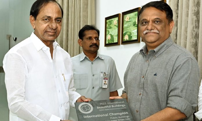 HMDA Commissioner Aravind Kumar meet KCR