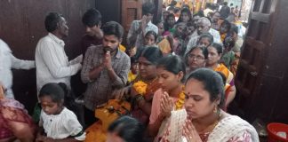 Heavy devotees crowd in basara temple