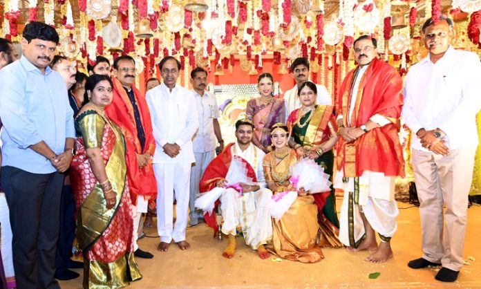 KCR attend to JD Laxminarayana's daughter wedding