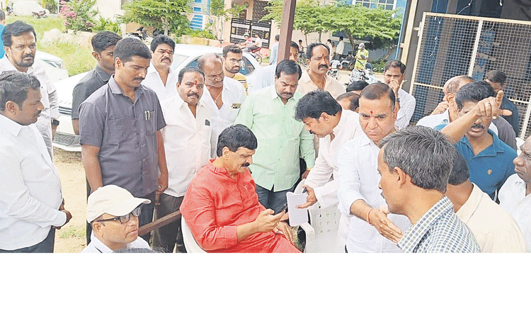ప్రణాళిక ప్రకారం ప్రతికాలనీ సమస్యను పరిష్కరిస్తా
