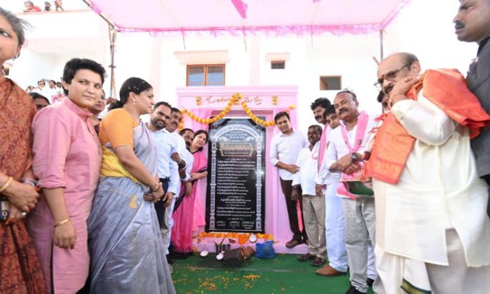 Minister KTR started bedroom houses in mahabubabad