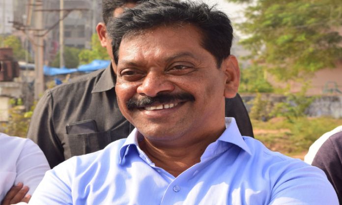 MLA Shekhar Reddy present before IT Officers