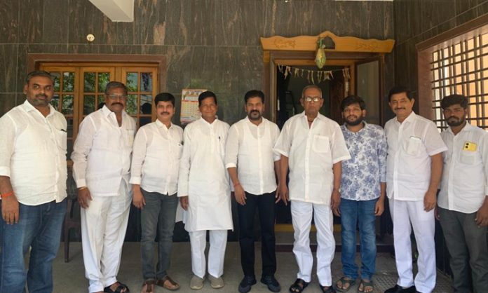 Revanth Reddy meets BRS Former MLA Gurunath Reddy