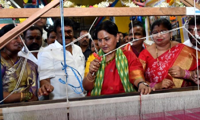 CS Shanti Kumari visit Balkampet Temple