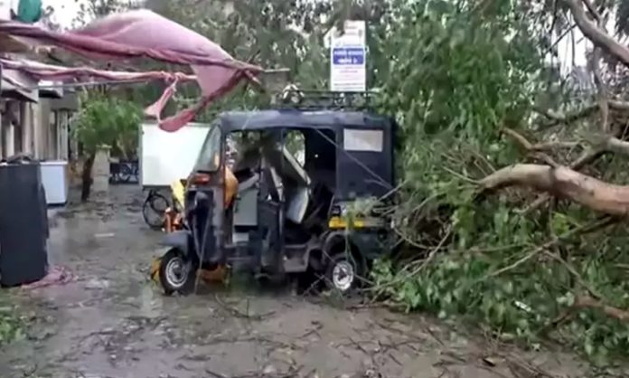 Biporjoy cyclone: 1000 Villages without power in Gujarat