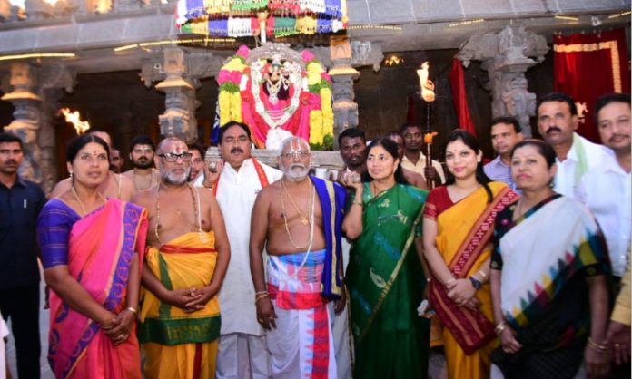 Errabelli Dayakar Rao visits Yadagirigutta