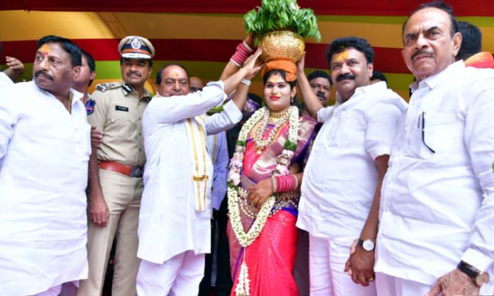 Talasani Srinivas Yadav participate in Golkonda Bonalu 2023