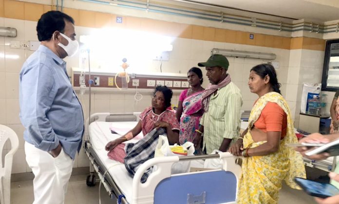 Jupally Krishna Rao visit patients in Kolhapur