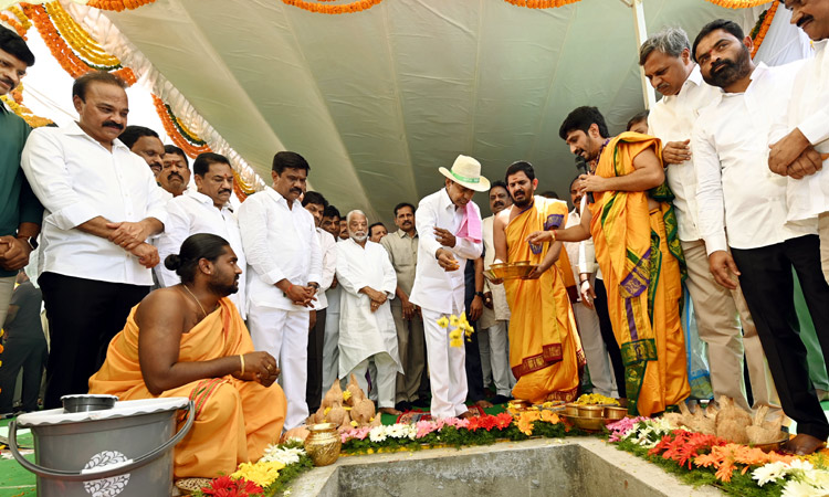 KCR Lays foundation stone for Bharat Bhavan