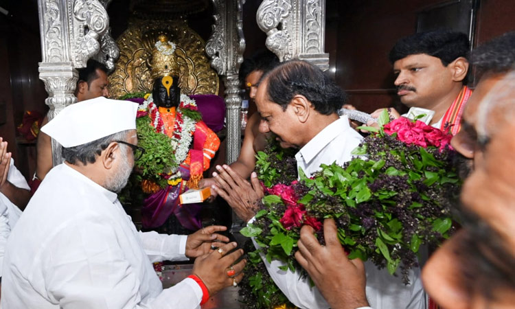 CM KCR visit Pandharpur Temple