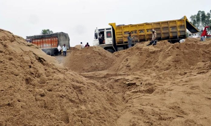Sand Mafia hit Constable by Tractor in Karnataka