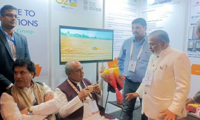 Narendra Singh Tomar visit Dhamaka Group Stall in Hyderabad