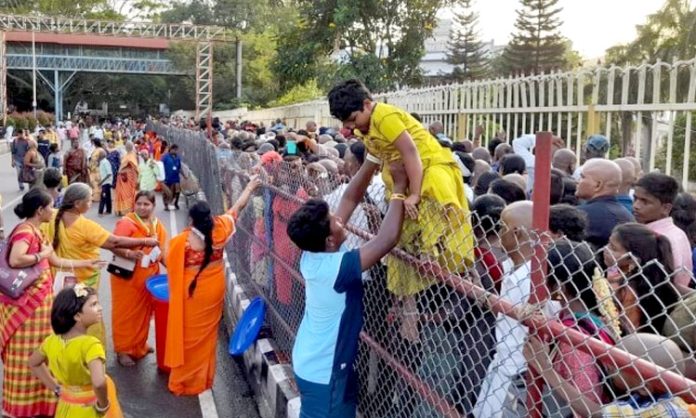 Huge Crowd at Tirumala Temple