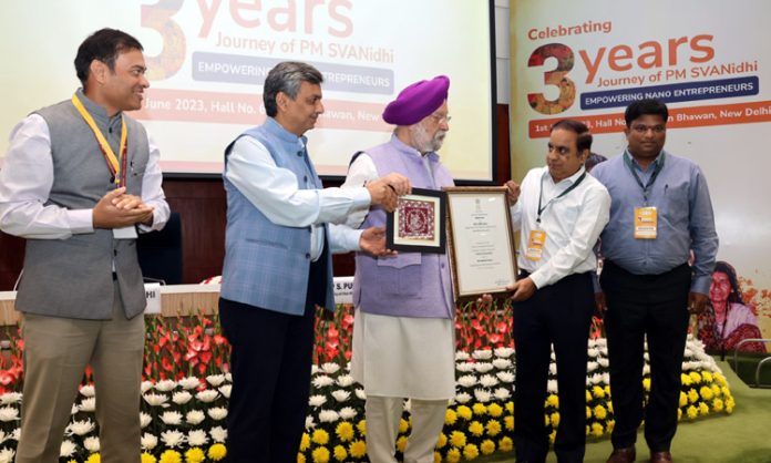 Telangana get award for provide loans to Street Vendors
