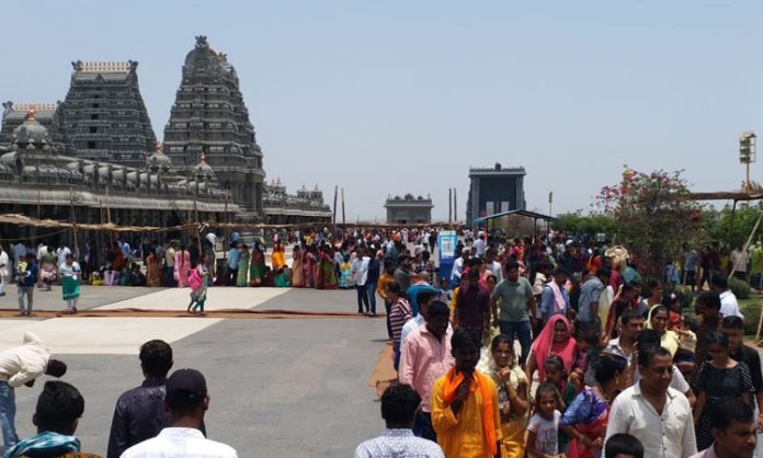 Huge Devotees visit Yadadri Temple