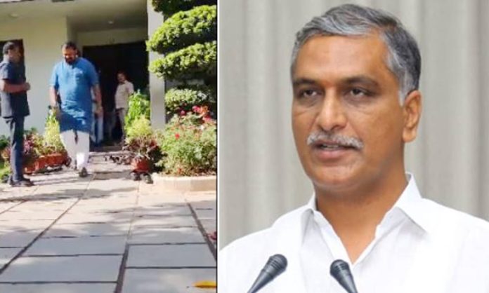 BJP MLA Raja Singh Visits Minister Harish Rao Residence