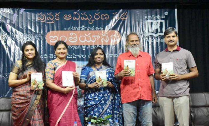 Women should write travelogues: Aadi Narayana