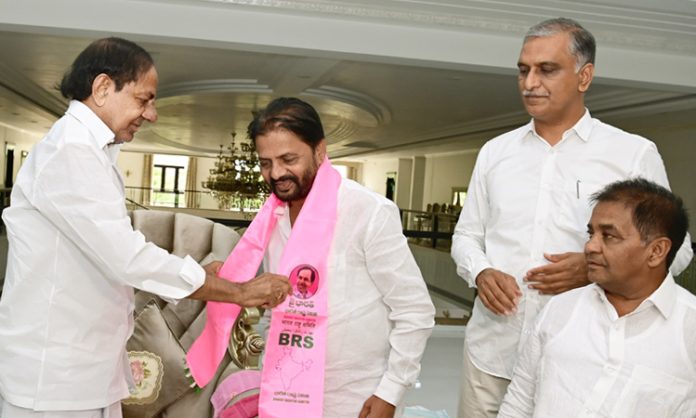 Congress leader Erpula Narottam joined BRS