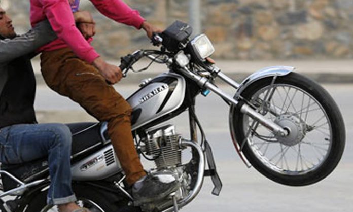 Dangerous stunts on bikes in hyderabad