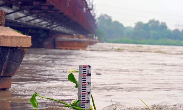 Delhi on alert as Yamuna water level reaches highest