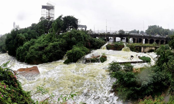 Hussain Sagar floods