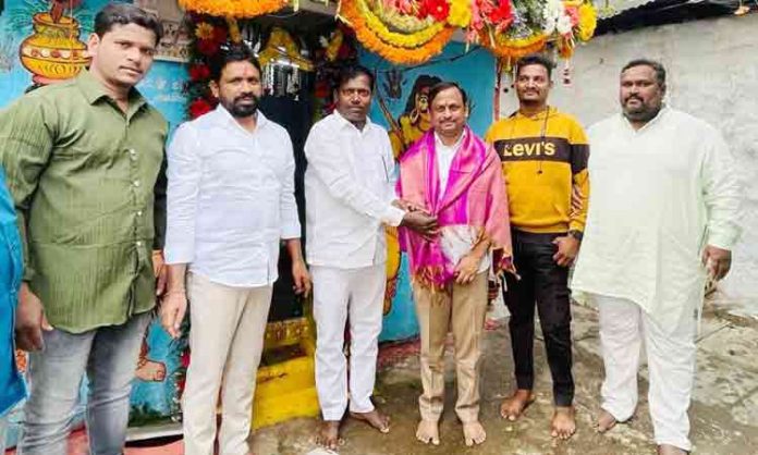 Gellu Srinivas visited Westmaredpalli Nallapochamma.. Errolla