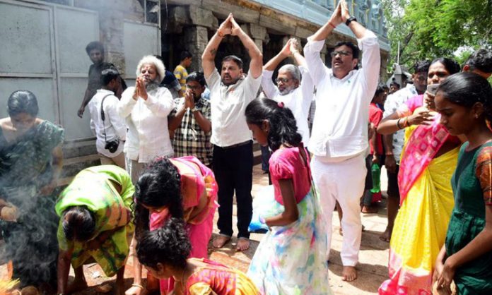 BRS Leaders prayers at tirumala for KCR win for 3rd time as CM