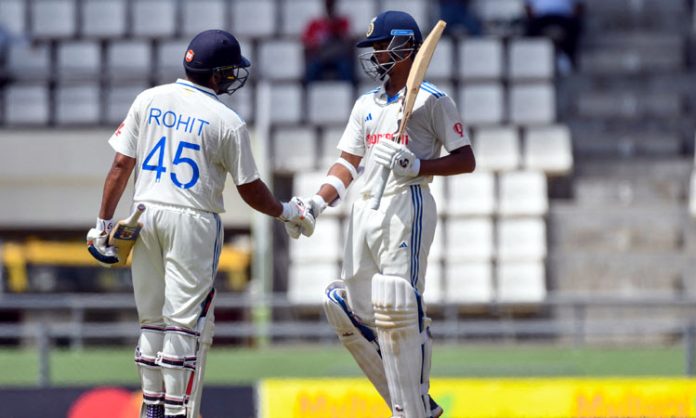 India 121/0 at Lunch against West Indies in 2nd Test