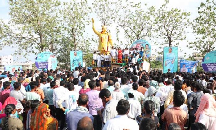 Sharmila tributes Former CM YS Rajashekhar Reddy