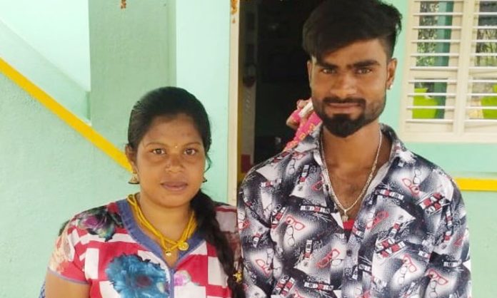 Sri Lankan girl fell in love through Facebook and came to AP