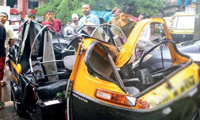 Tree fell on auto rickshaw