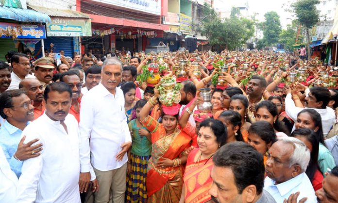 Harish Rao participates in Gadi Maisamma Bonalu festival