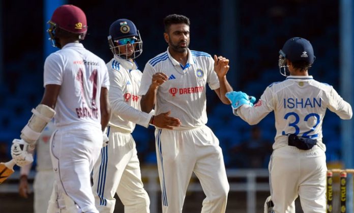 West Indies 76/2 at Stumps on Day 5 against IND
