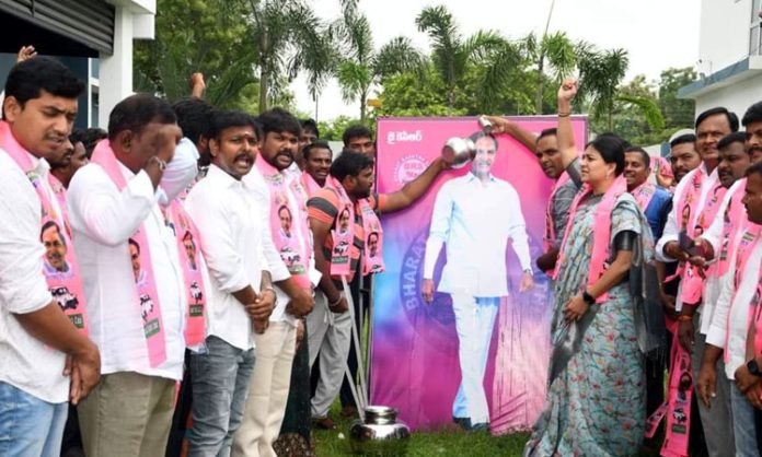 Disabled people Palabhishekam for CM KCR's Photo