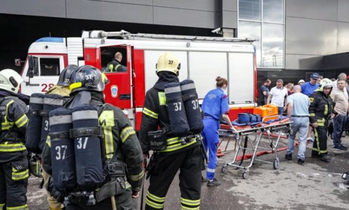 Hot water pipe bursts at shopping mall in Moscow