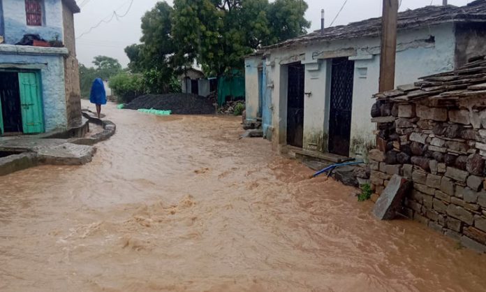 Heavy Flood water into Induru Village of Vikarabad
