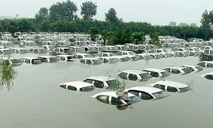 Vehicles submerged in Noida