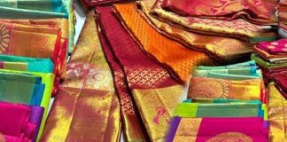 Dharmavaram Sarees Traders attacked in Vijayawada