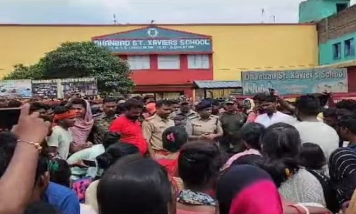 Teacher slaps her for wearing 'bindi'