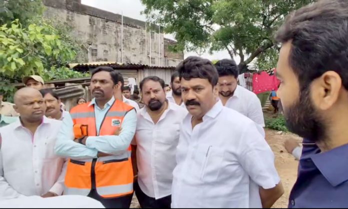 Talasani Srinivas Yadav inspects at Hussain Sagar