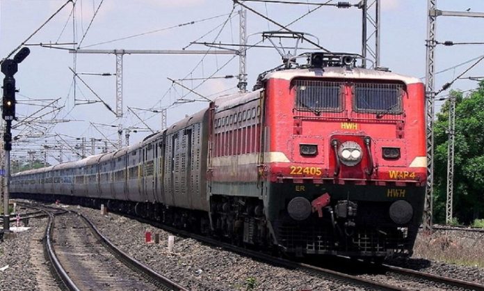 9 women robbers arrested after stolen on Shirdi train