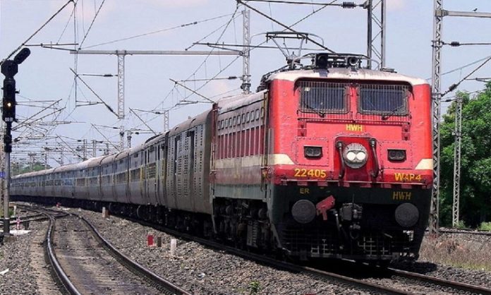 9 women robbers arrested after stolen on Shirdi train