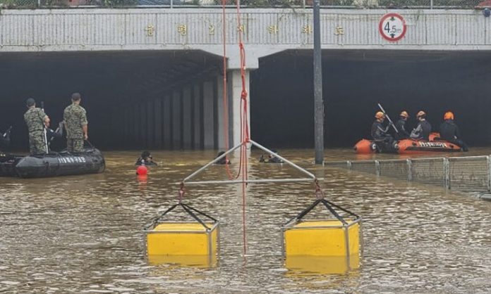 Flood into tunnel in South Korea