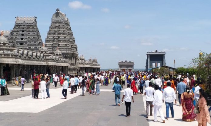 Huge devotees visit Yadadri Temple