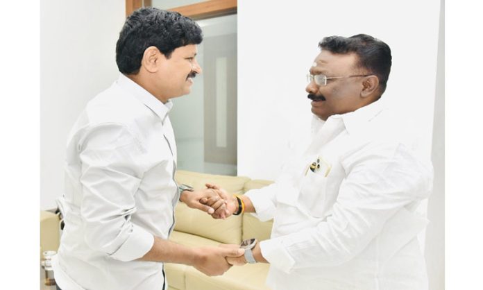 Dasoju Shravan thanked MP Santhosh sincerely