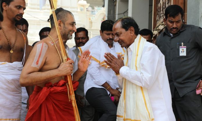 KCR meets Chinnajeer Swamy