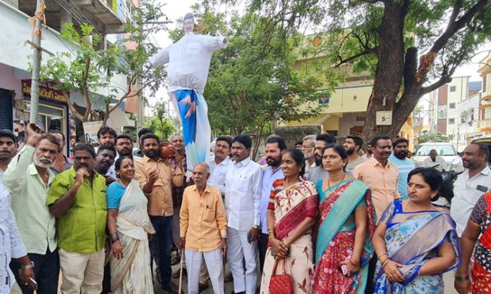 Mainanampally effigy burnt by BRS cadres