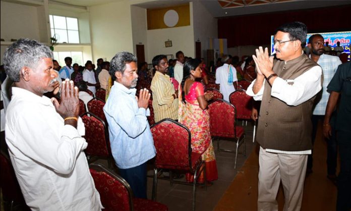 Minister Niranjan Reddy at Atmiya Sammelan of VRA families