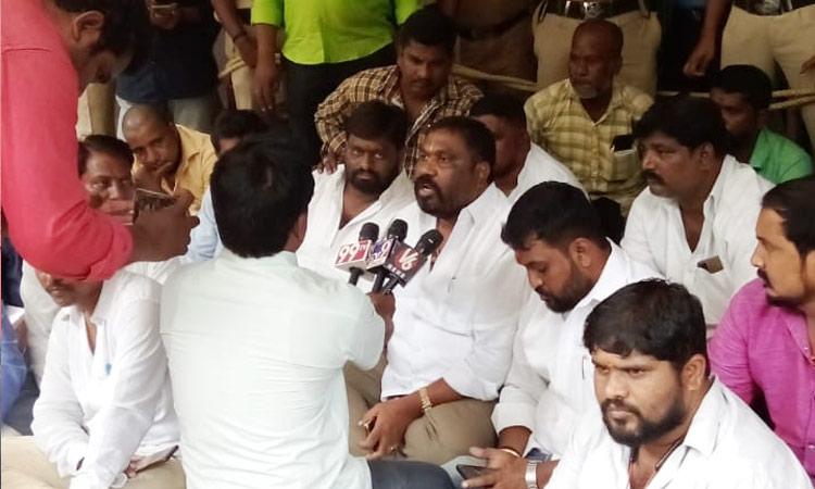 Outsourcing workers Dharna in front of GHMC